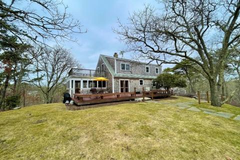 Vineyard Cape House with Privacy in Chilmark #668